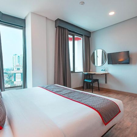 Super Oyo Townhouse 1 Hotel Salemba Jakarta Exterior foto
