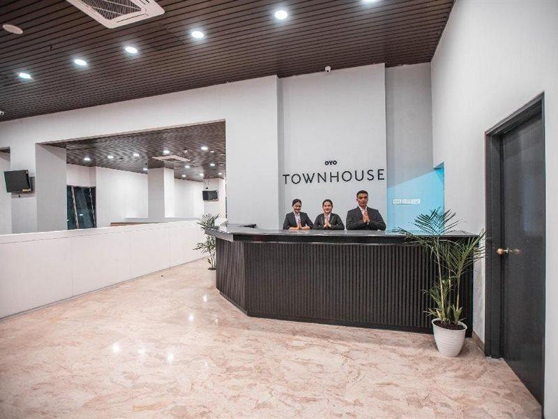 Super Oyo Townhouse 1 Hotel Salemba Jakarta Exterior foto