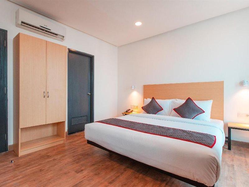 Super Oyo Townhouse 1 Hotel Salemba Jakarta Exterior foto