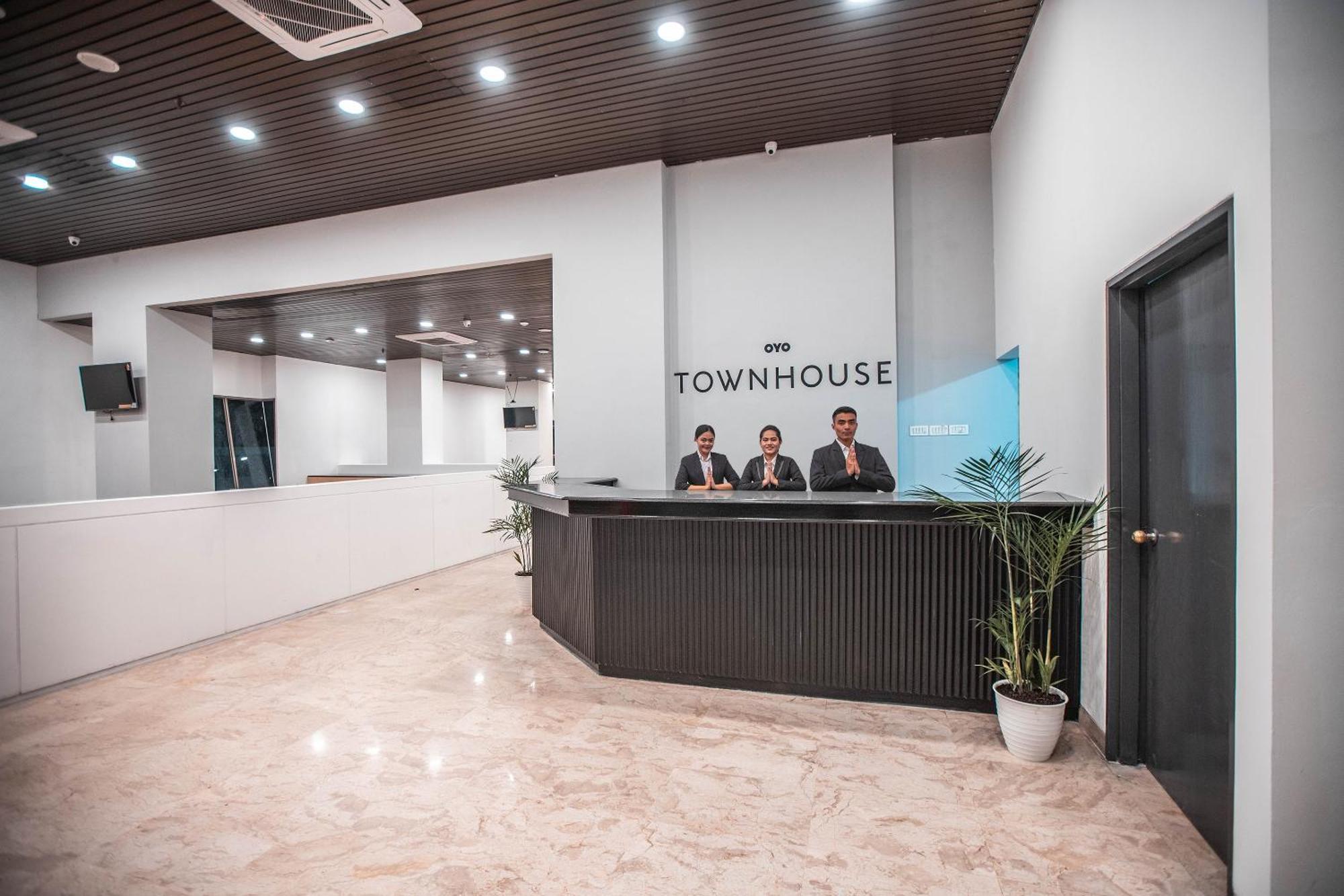Super Oyo Townhouse 1 Hotel Salemba Jakarta Exterior foto
