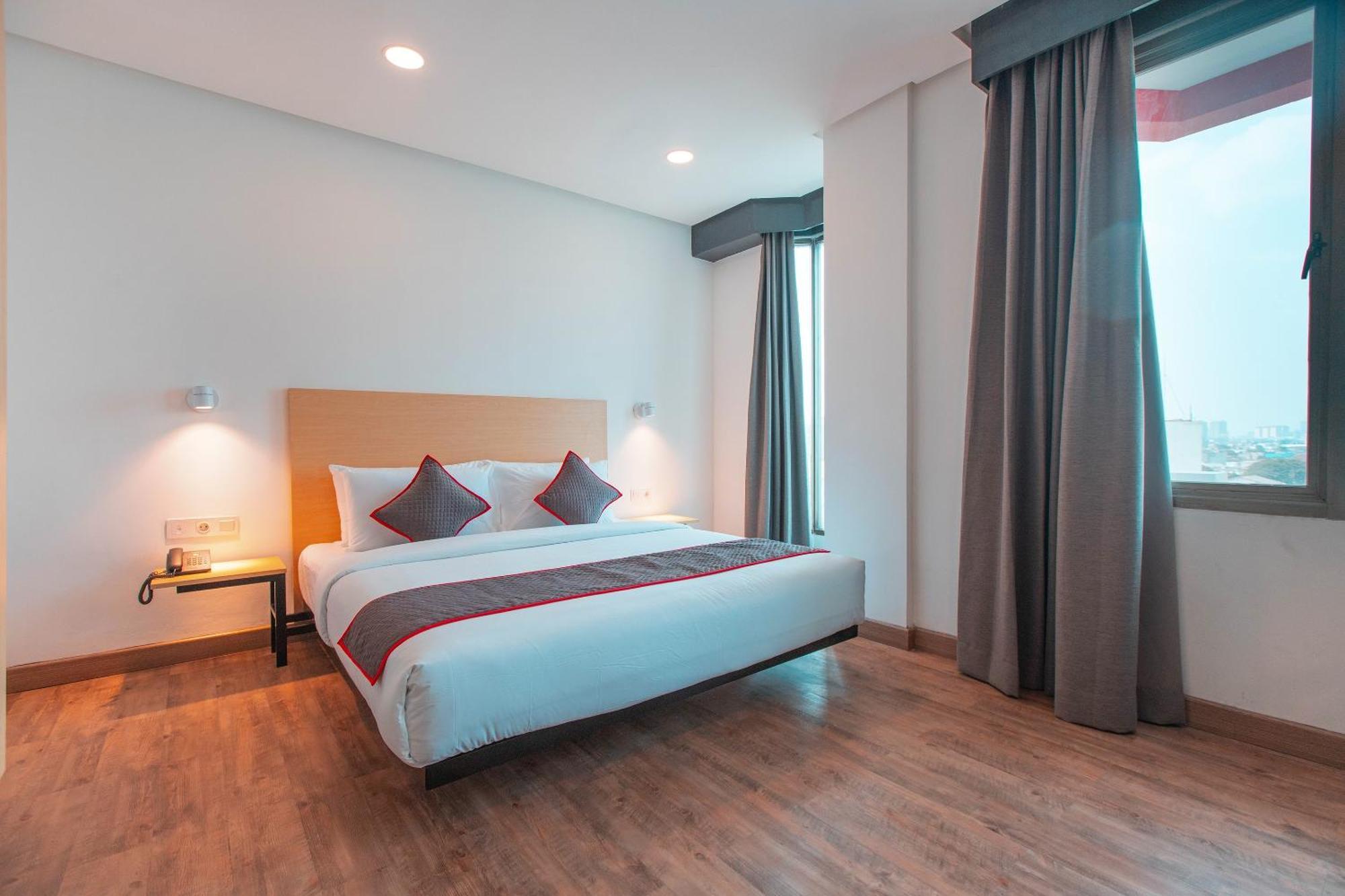 Super Oyo Townhouse 1 Hotel Salemba Jakarta Exterior foto