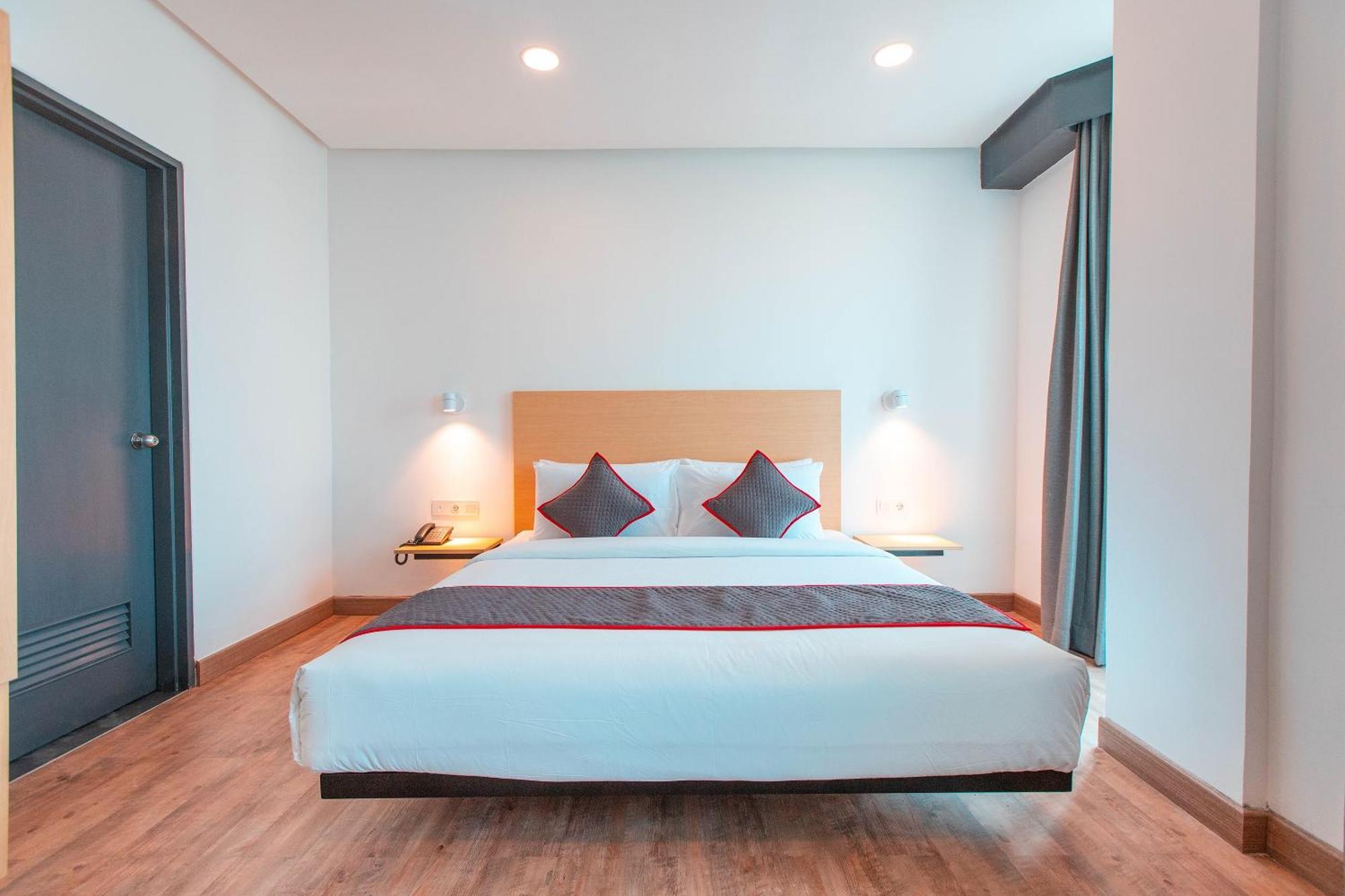 Super Oyo Townhouse 1 Hotel Salemba Jakarta Exterior foto