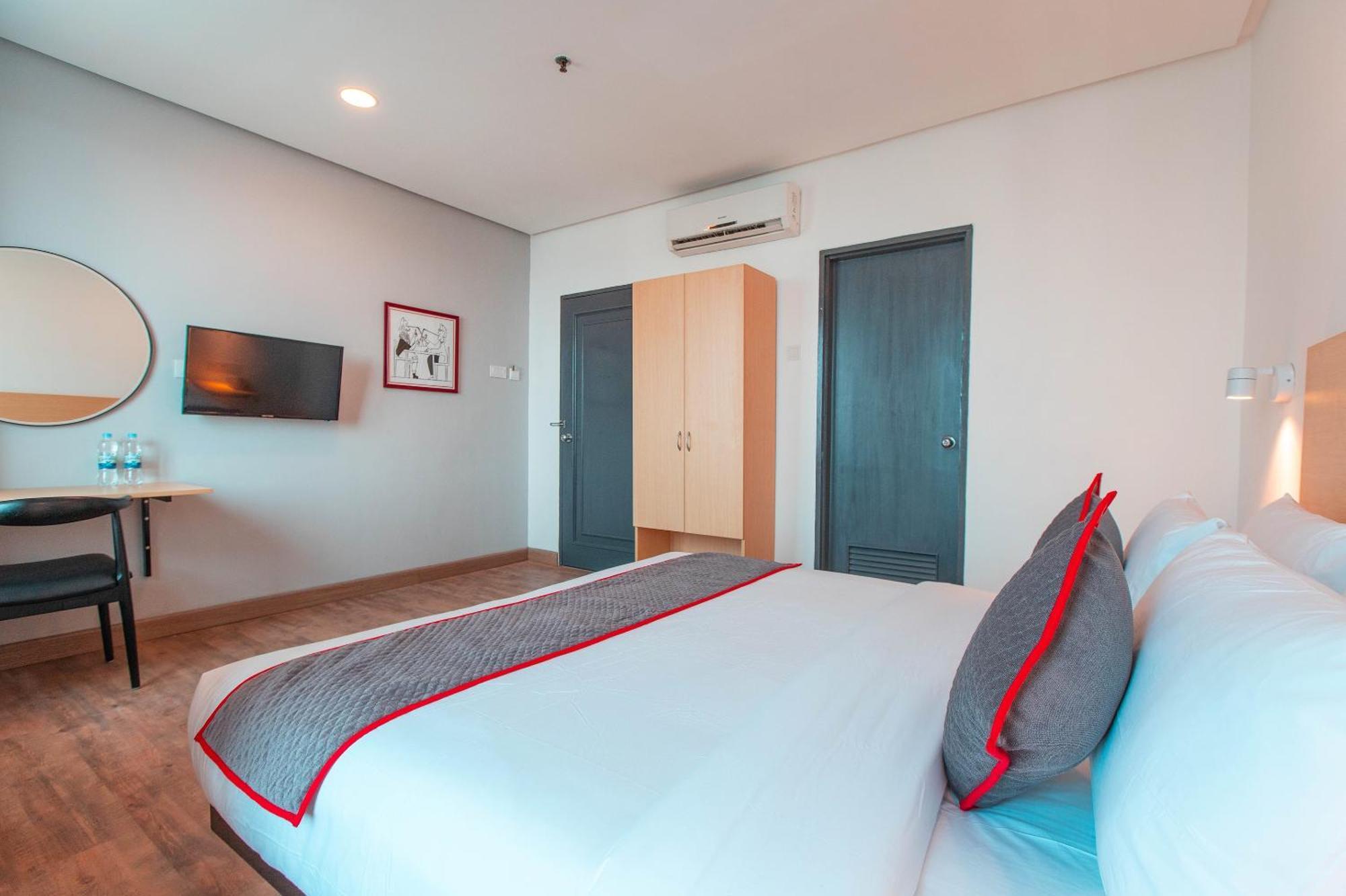 Super Oyo Townhouse 1 Hotel Salemba Jakarta Exterior foto