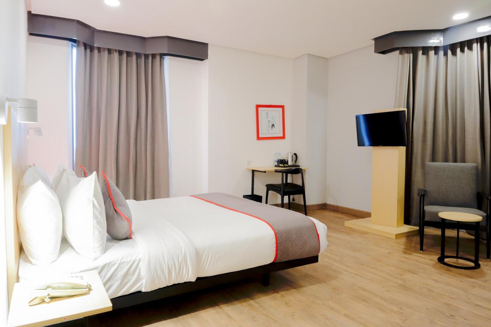 Super Oyo Townhouse 1 Hotel Salemba Jakarta Exterior foto
